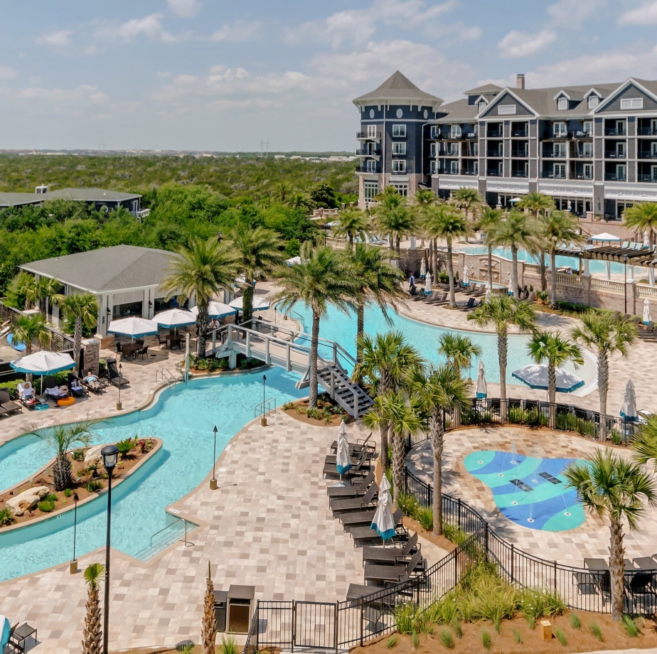 Family pool lazy river